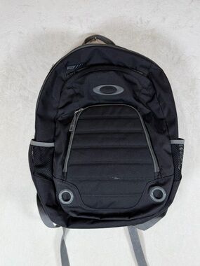 Oakley Black 5 Speed Men's Classic Backpack with Padded Front Panel